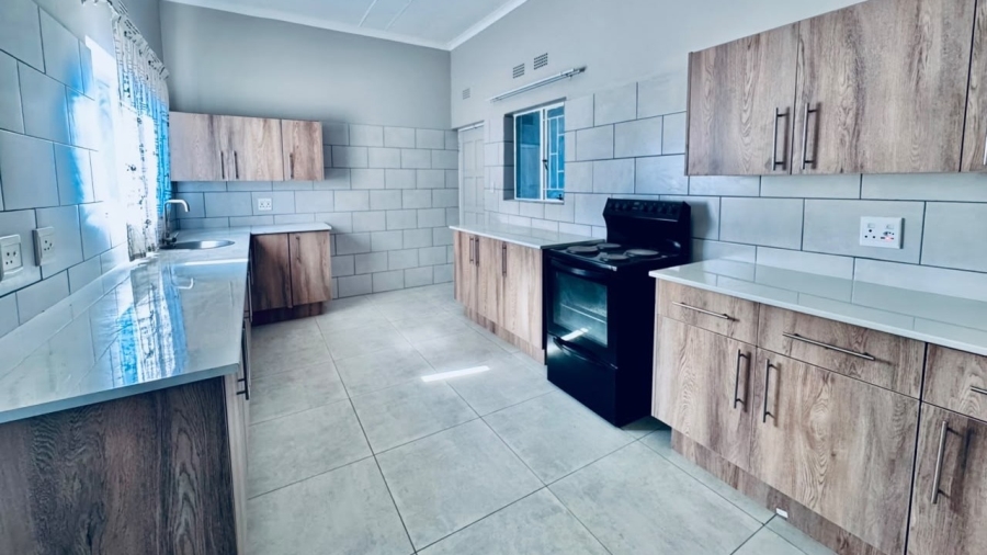 4 Bedroom Property for Sale in Geelhoutpark North West